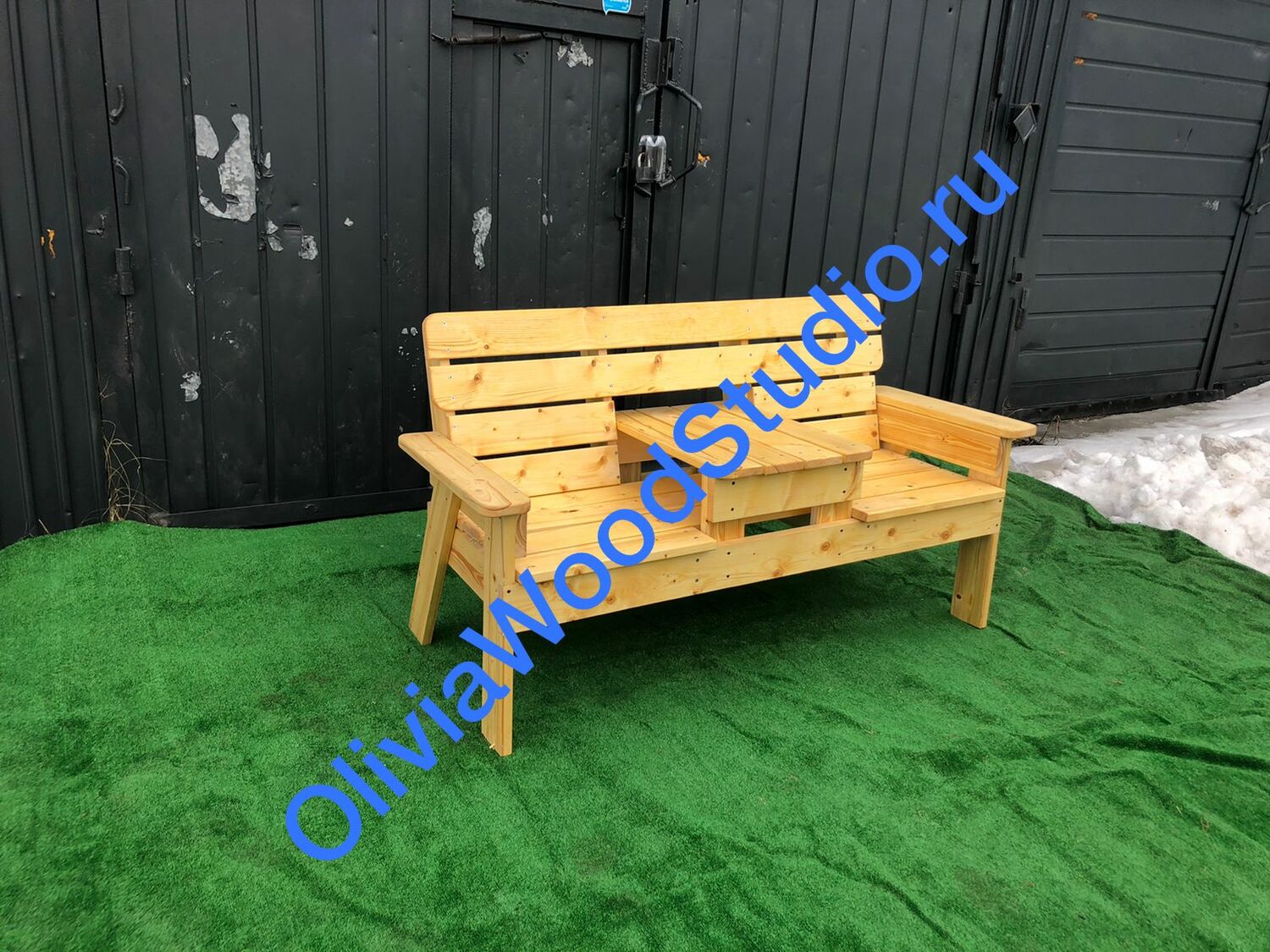 Скамейка с столиком